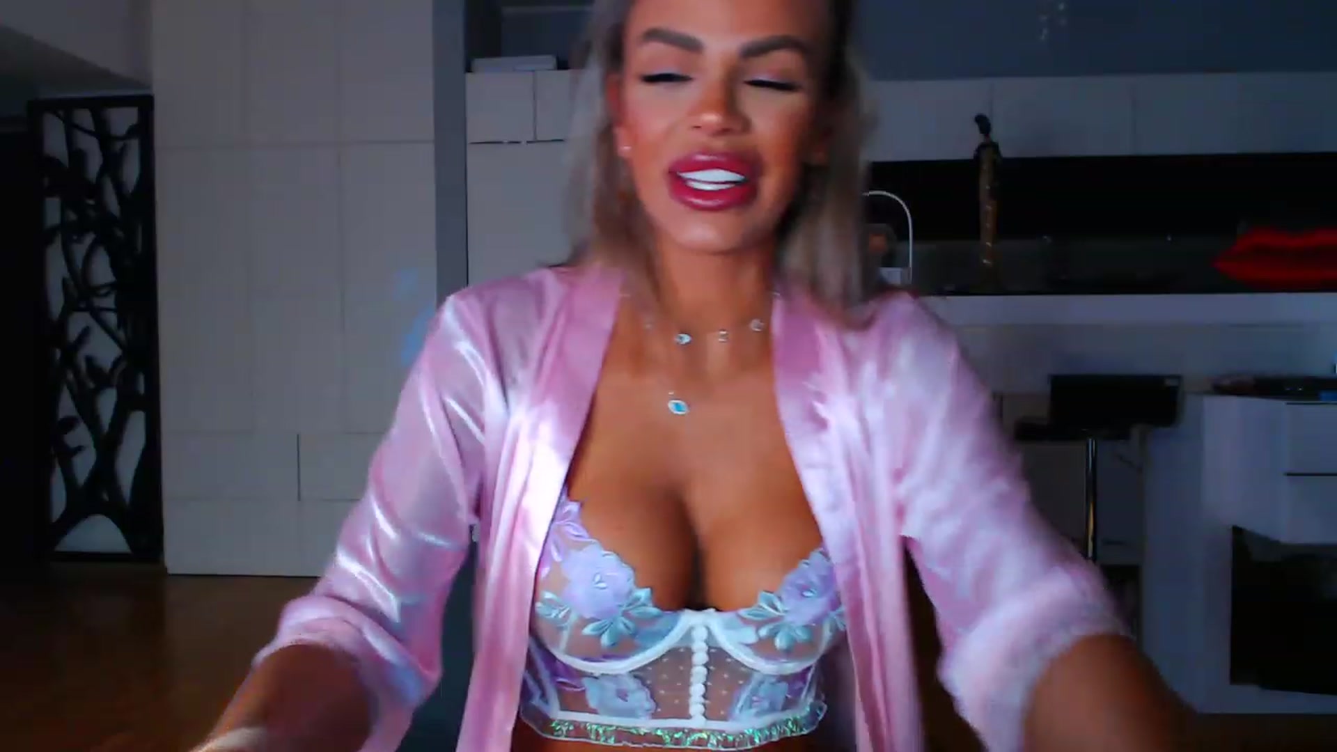 Gallery image thumbnail from D_y_y's myfreecams stream on, 01/31/2023, 05:01 image 14 of 20