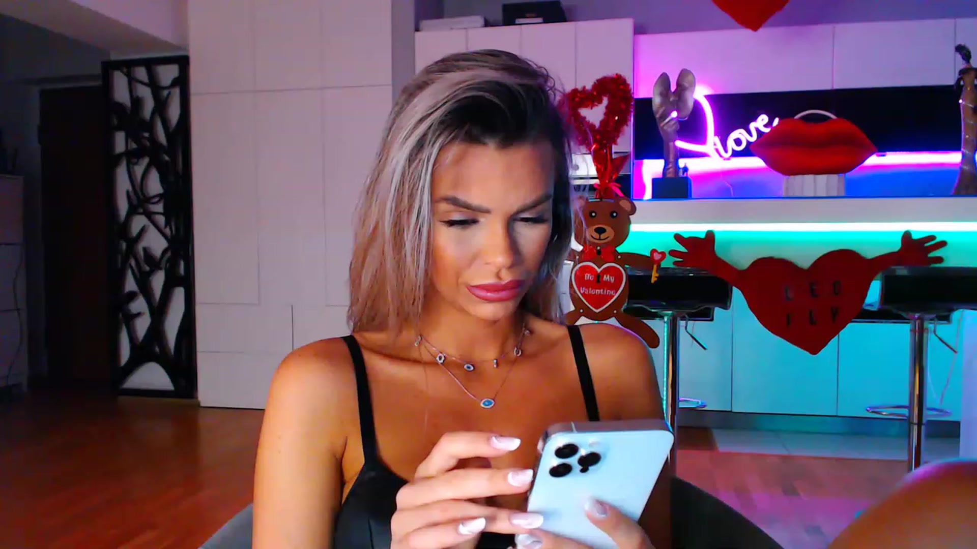 Gallery image thumbnail from D_y_y's myfreecams stream on, 02/04/2023, 05:38 image 18 of 20