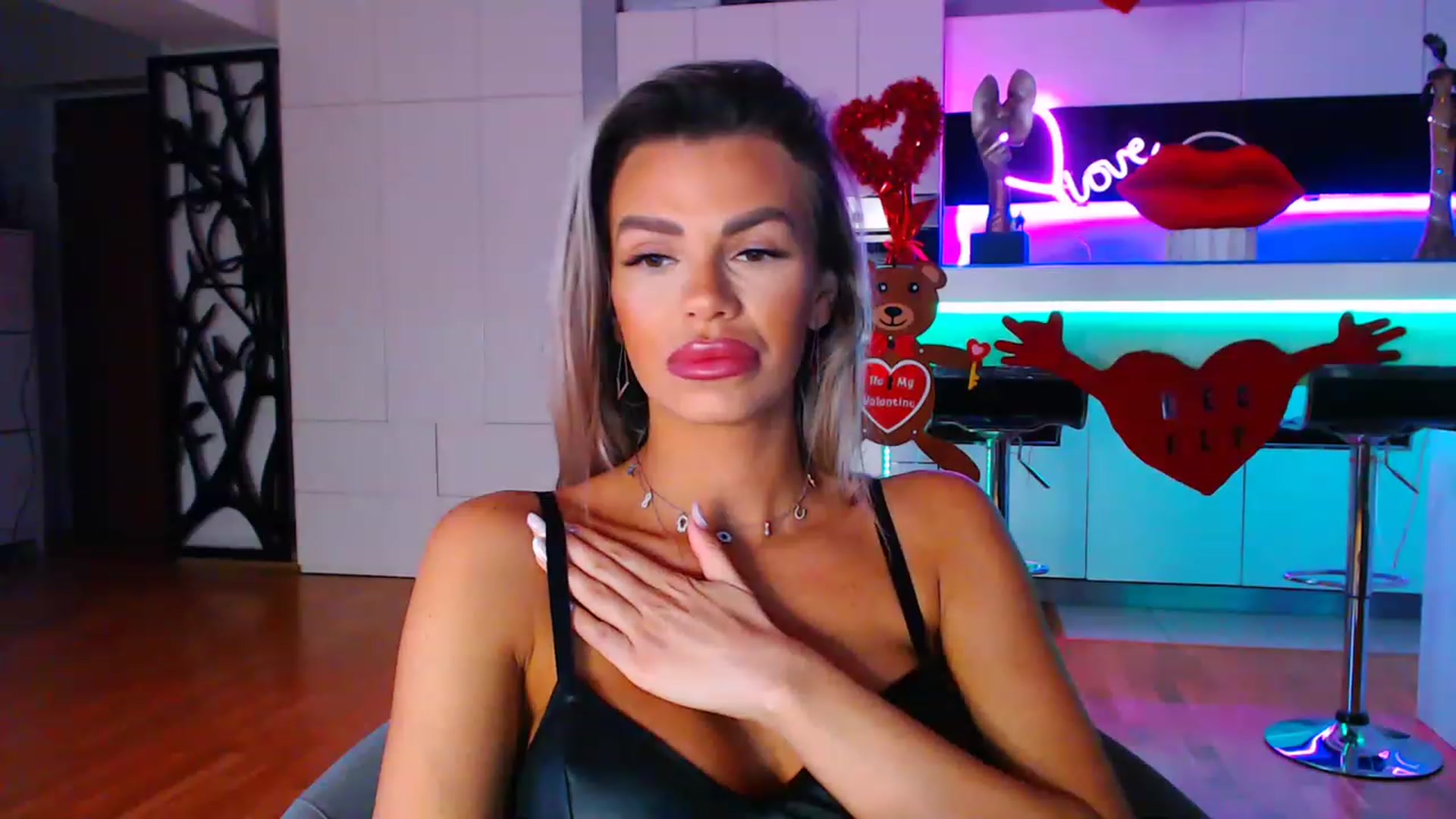 Gallery image thumbnail from D_y_y's myfreecams stream on, 02/04/2023, 05:38 image 12 of 20