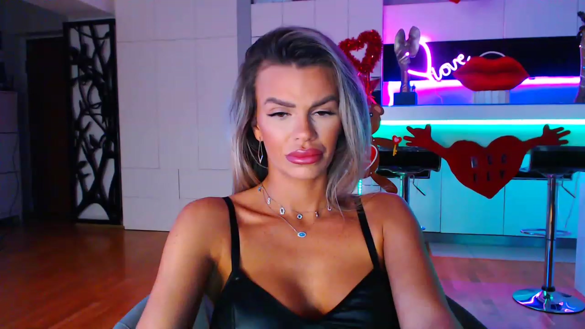 Gallery image thumbnail from D_y_y's myfreecams stream on, 02/04/2023, 05:38 image 13 of 20