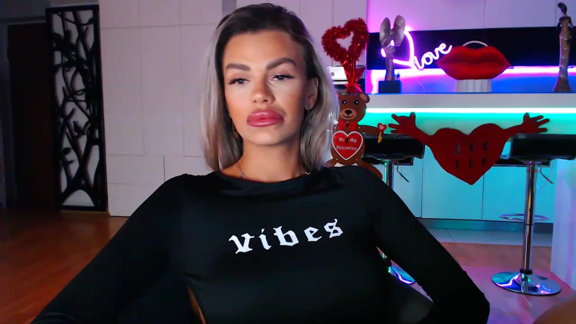Gallery image thumbnail from D_y_y's myfreecams stream on, 02/04/2023, 05:38 image 5 of 20