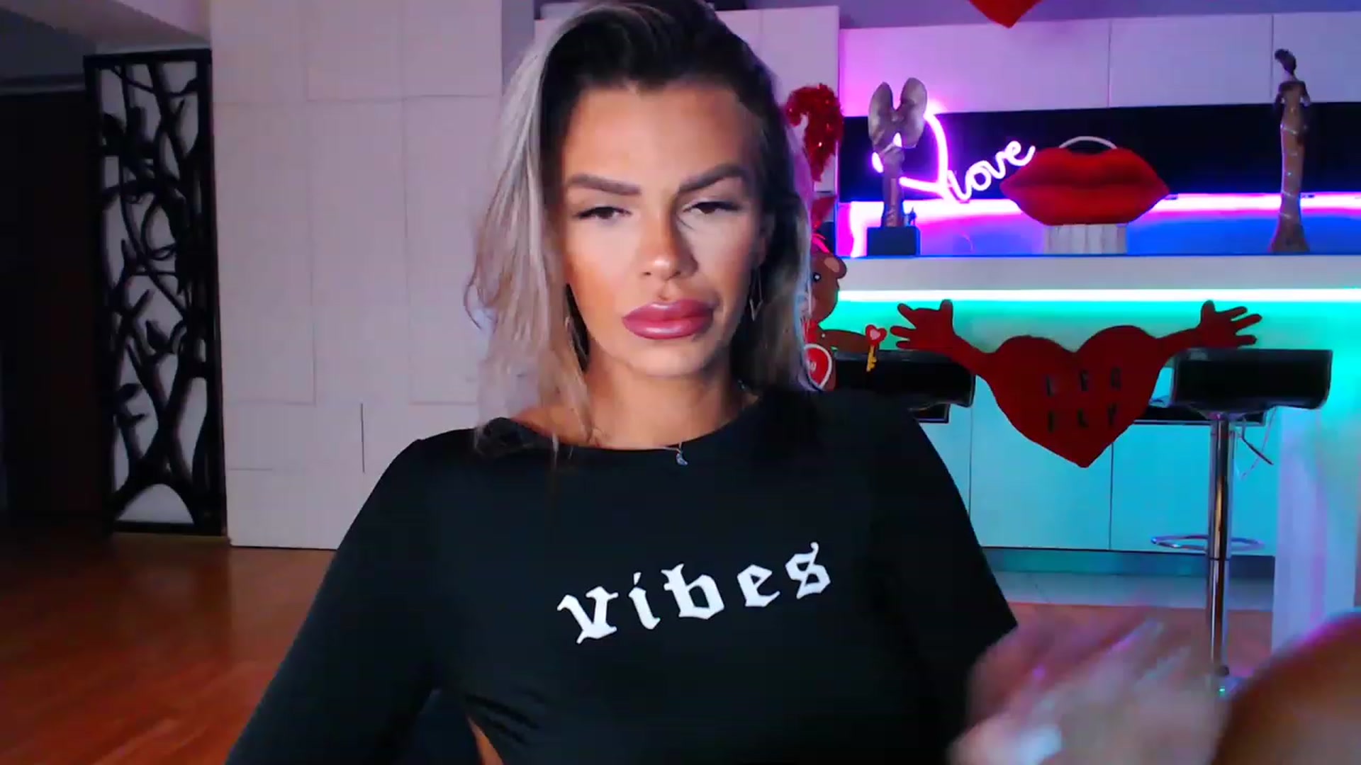 Gallery image thumbnail from D_y_y's myfreecams stream on, 02/04/2023, 05:38 image 1 of 20