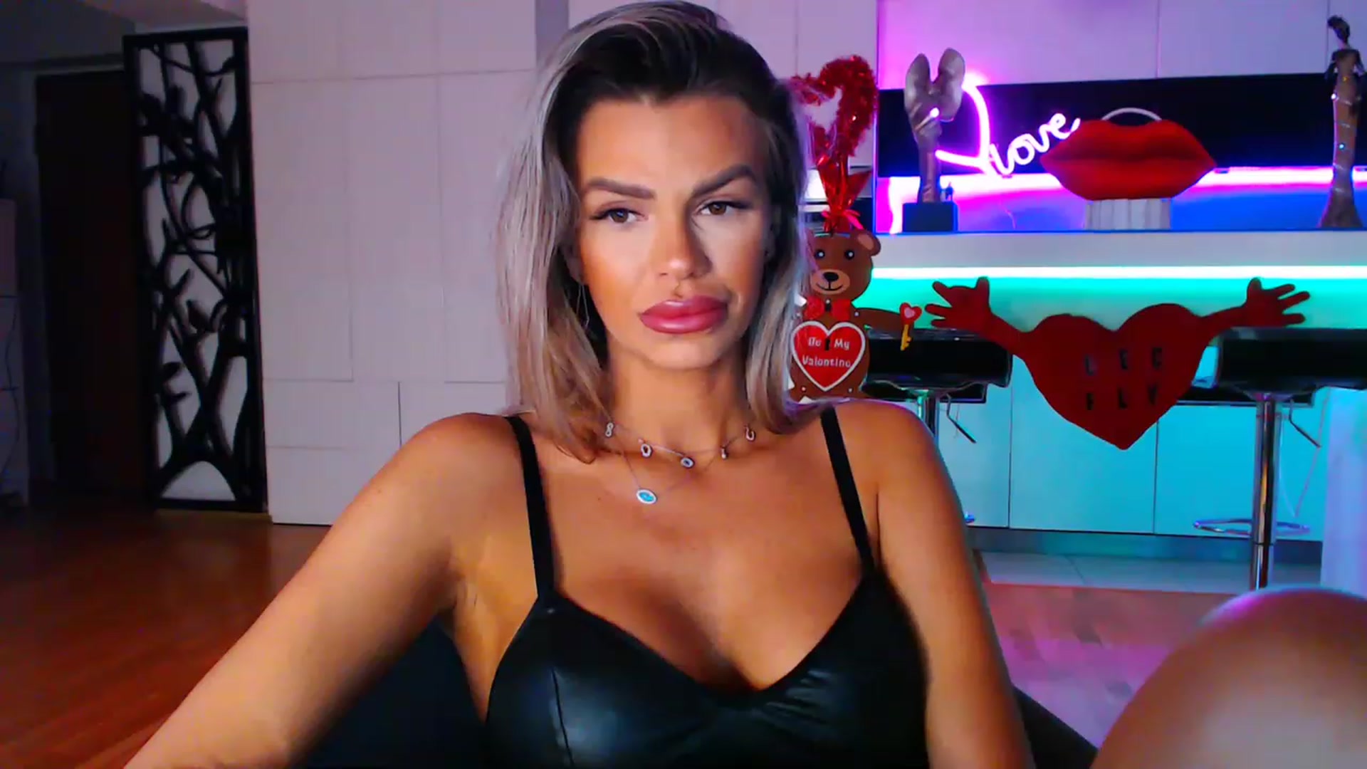 Gallery image thumbnail from D_y_y's myfreecams stream on, 02/04/2023, 05:38 image 9 of 20