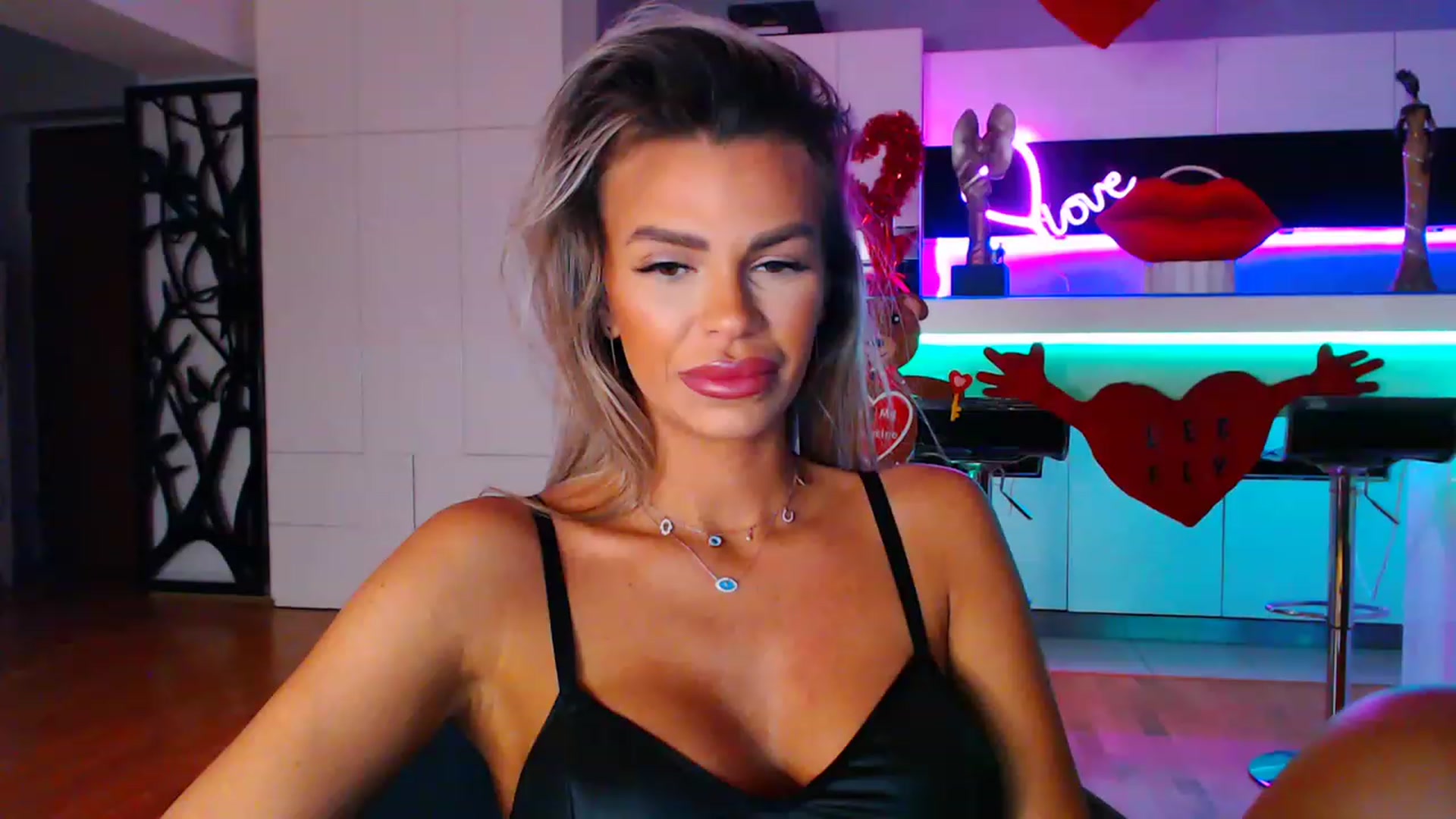Gallery image thumbnail from D_y_y's myfreecams stream on, 02/04/2023, 05:38 image 16 of 20