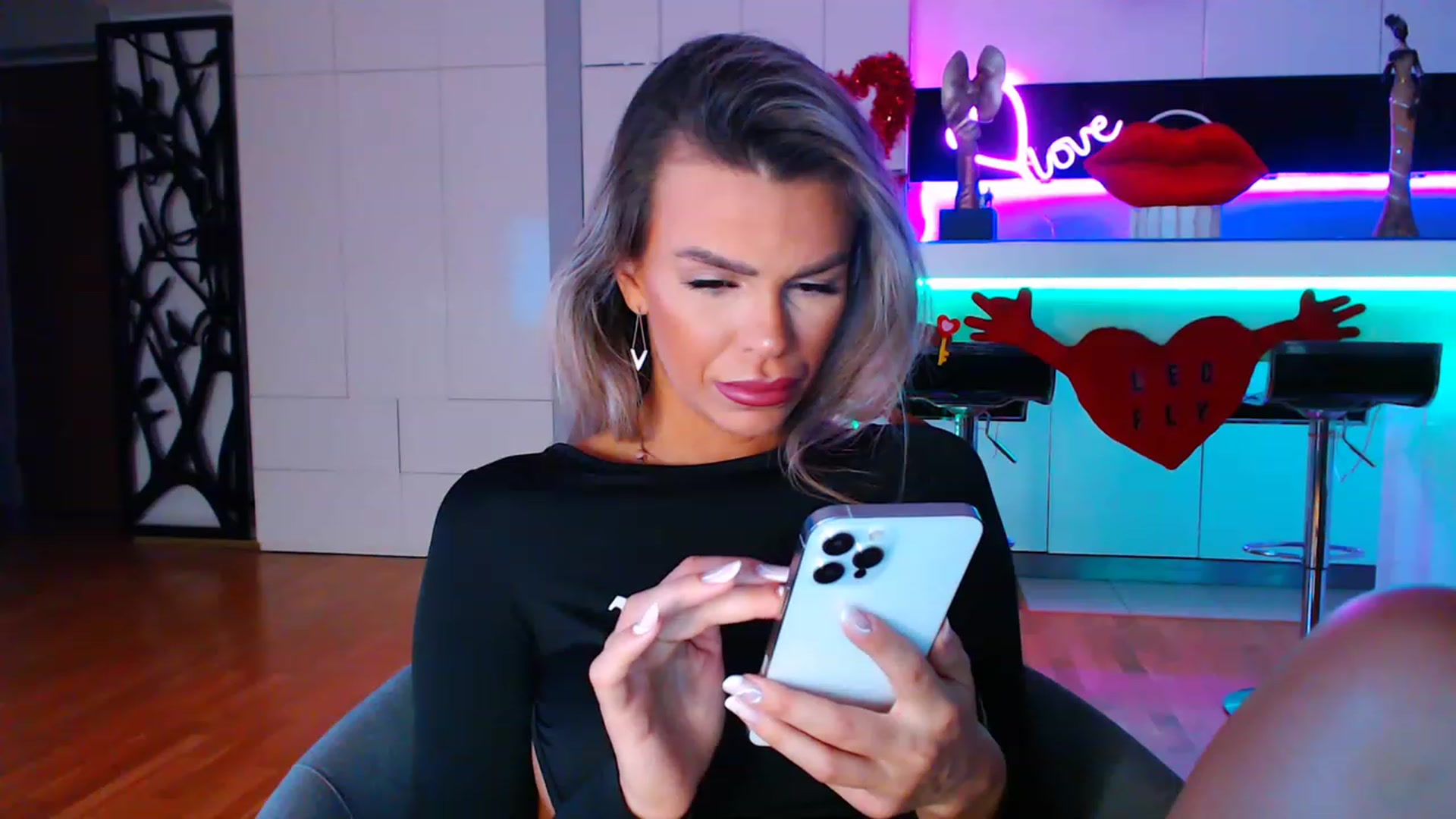 Gallery image thumbnail from D_y_y's myfreecams stream on, 02/04/2023, 05:38 image 2 of 20