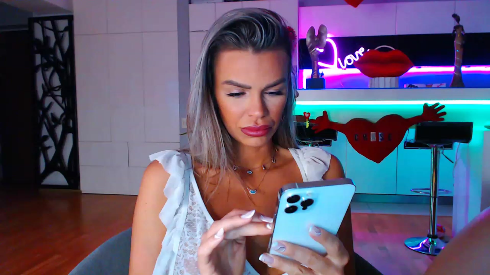 Gallery image thumbnail from D_y_y's myfreecams stream on, 02/09/2023, 05:09 image 17 of 20