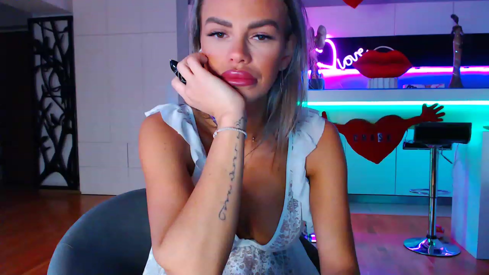 Gallery image thumbnail from D_y_y's myfreecams stream on, 02/09/2023, 05:09 image 16 of 20