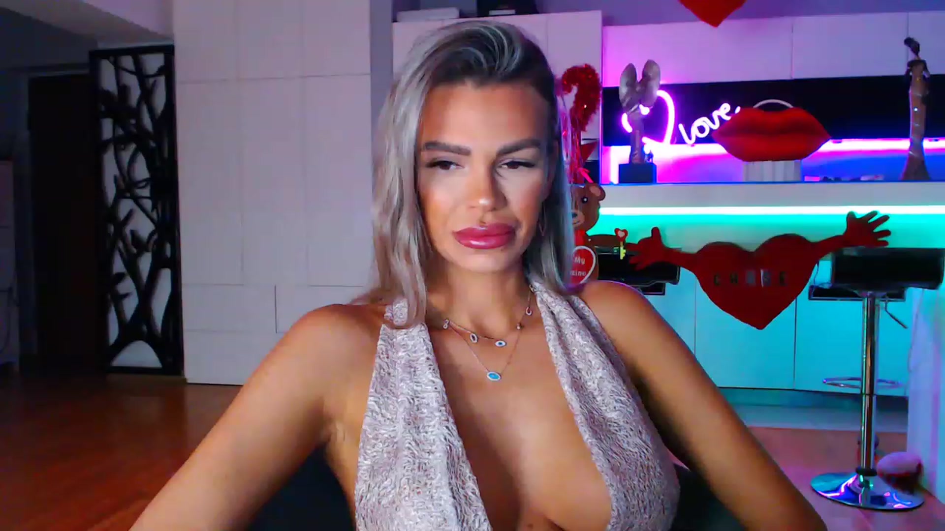 Gallery image thumbnail from D_y_y's myfreecams stream on, 02/10/2023, 03:53 image 15 of 20