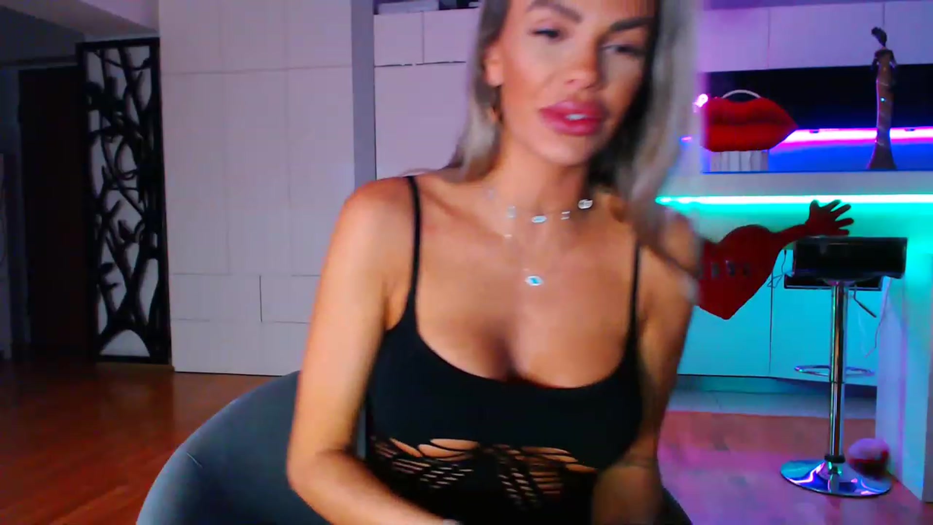 Gallery image thumbnail from D_y_y's myfreecams stream on, 02/11/2023, 05:05 image 11 of 20