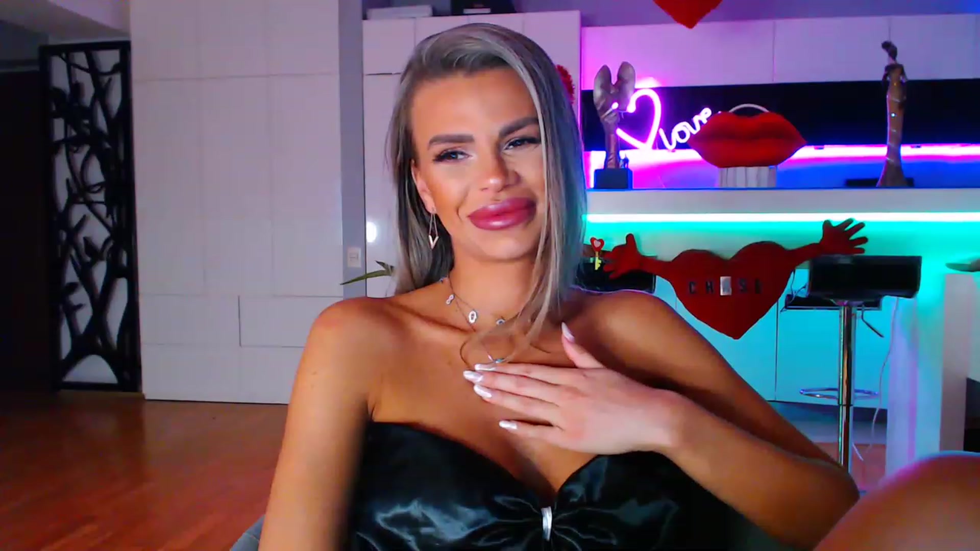 Gallery image thumbnail from D_y_y's myfreecams stream on, 02/12/2023, 04:23 image 7 of 20
