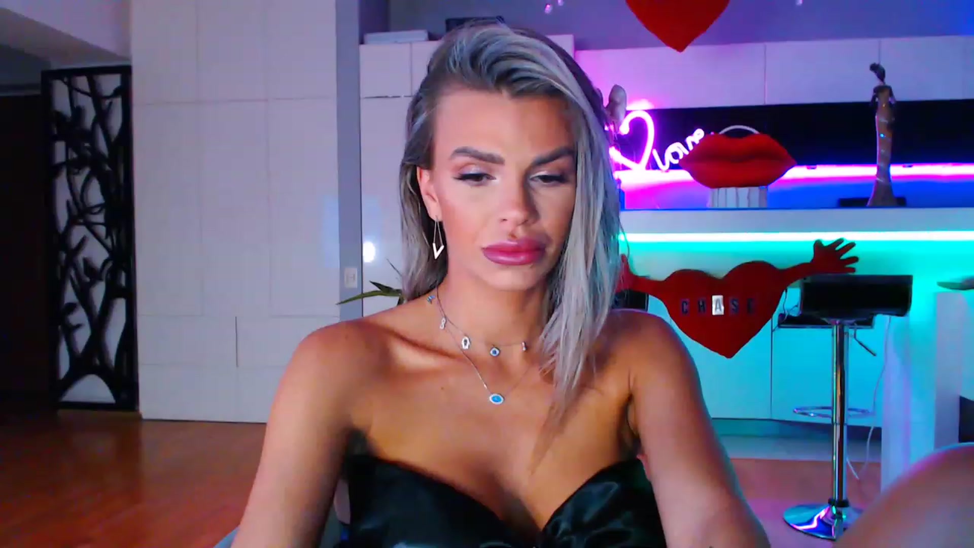 Gallery image thumbnail from D_y_y's myfreecams stream on, 02/12/2023, 05:45 image 10 of 20
