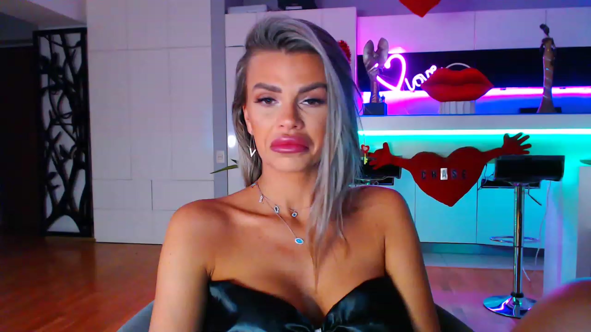 Gallery image thumbnail from D_y_y's myfreecams stream on, 02/12/2023, 05:45 image 14 of 20