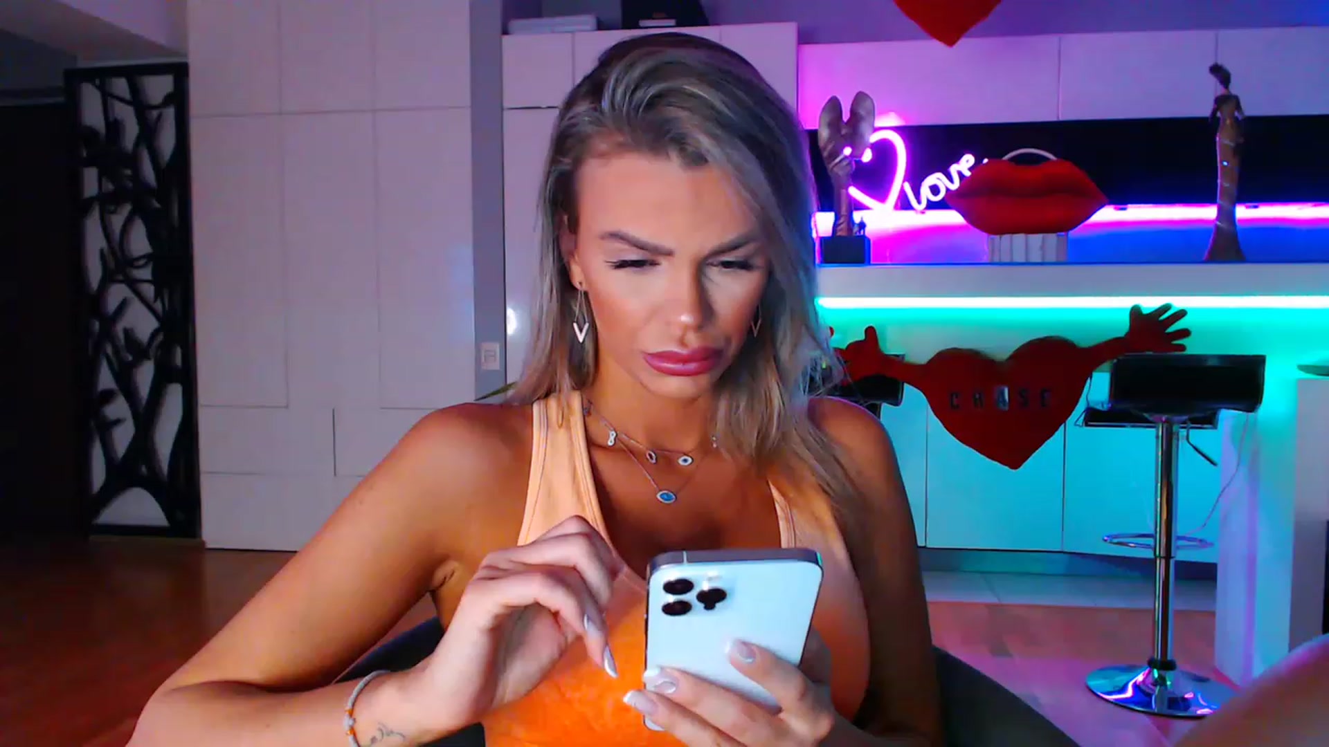 Gallery image thumbnail from D_y_y's myfreecams stream on, 02/13/2023, 04:18 image 12 of 20