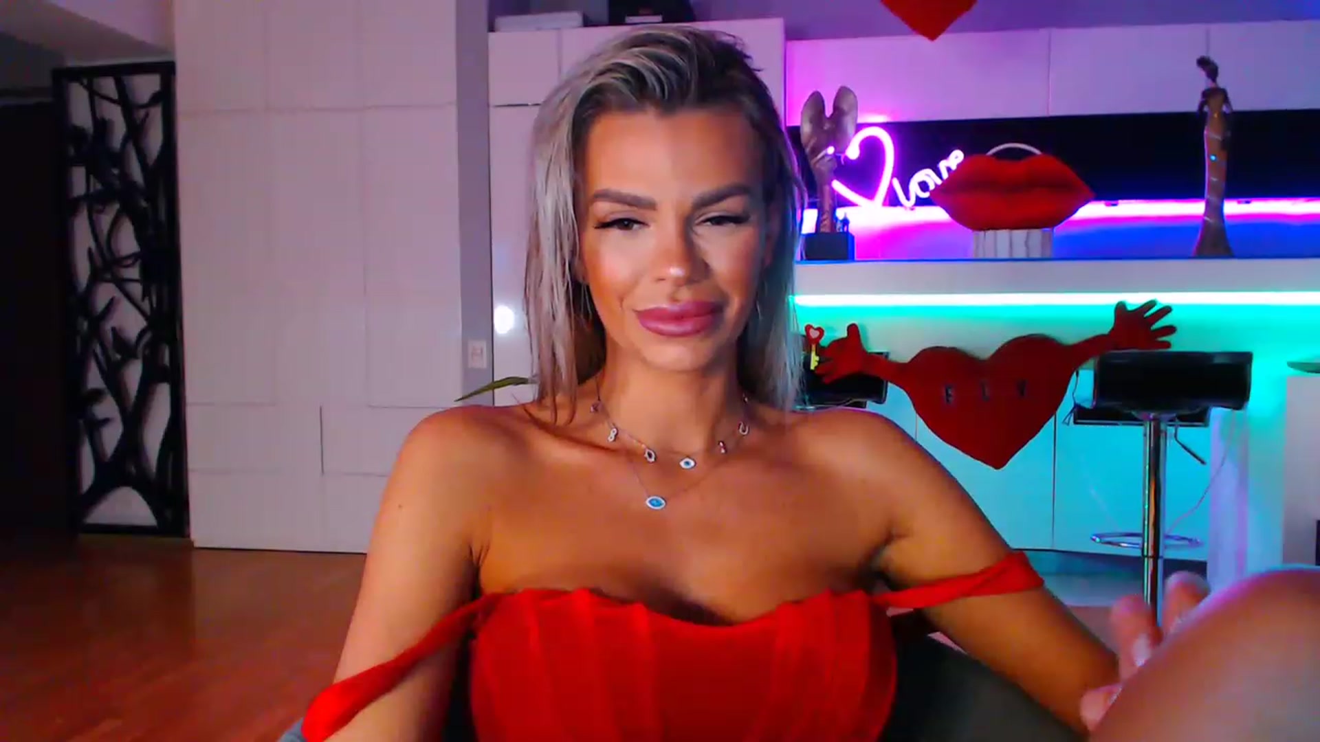 Gallery image thumbnail from D_y_y's myfreecams stream on, 02/14/2023, 05:43 image 10 of 20