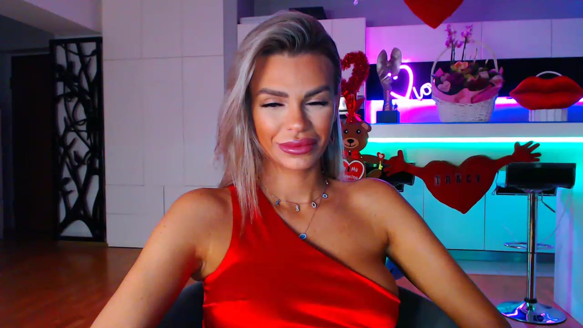 Gallery image thumbnail from D_y_y's myfreecams stream on, 02/15/2023, 04:45 image 7 of 20