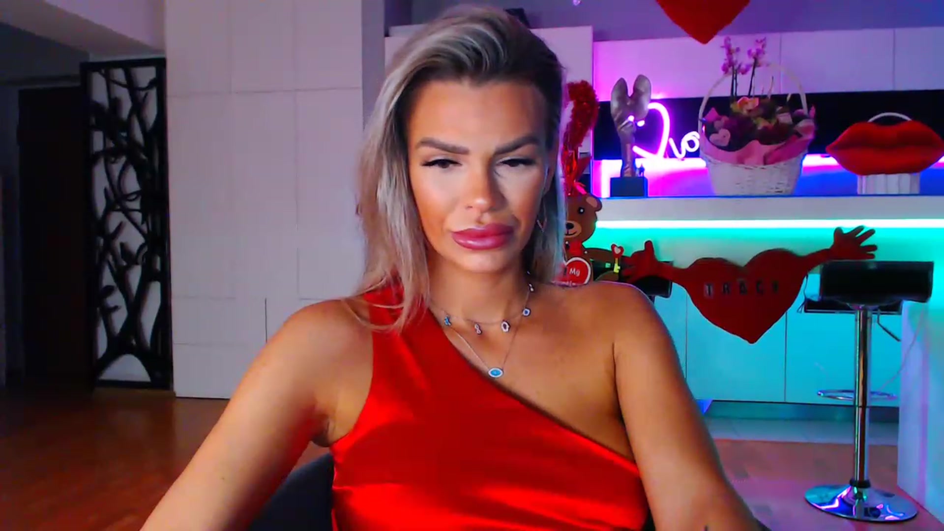 Gallery image thumbnail from D_y_y's myfreecams stream on, 02/15/2023, 04:45 image 6 of 20