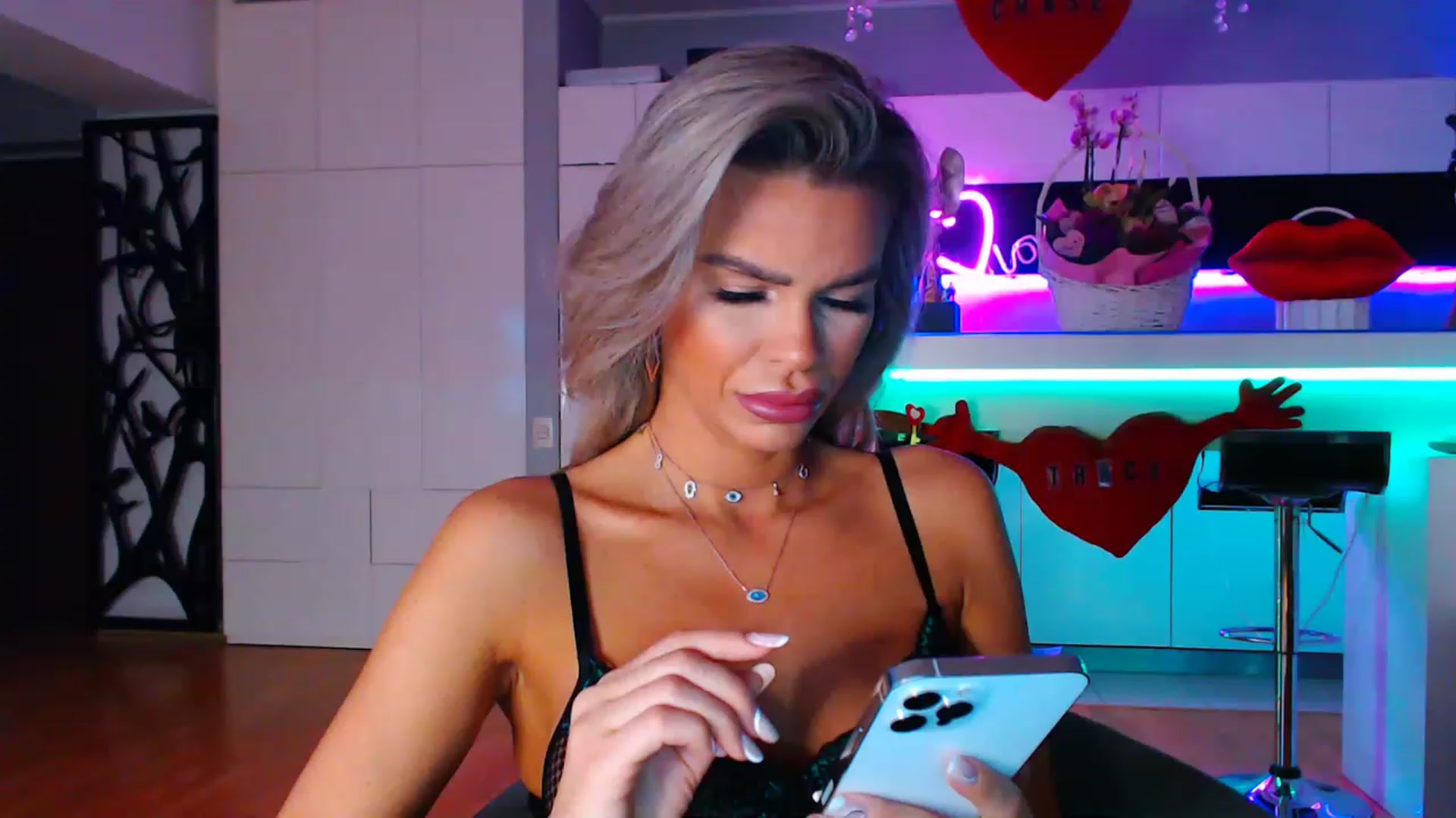 Gallery image thumbnail from D_y_y's myfreecams stream on, 02/16/2023, 05:37 image 1 of 20