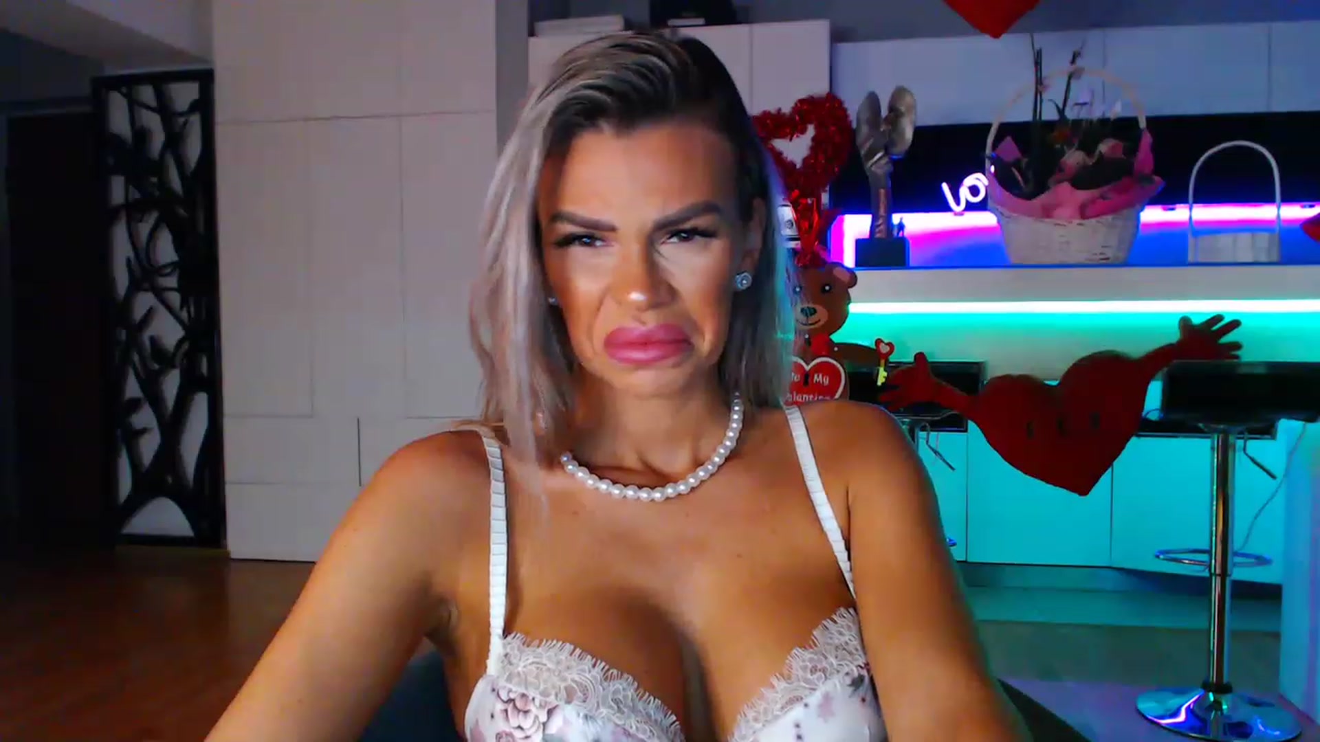 Gallery image thumbnail from D_y_y's myfreecams stream on, 03/01/2023, 06:03 image 8 of 20