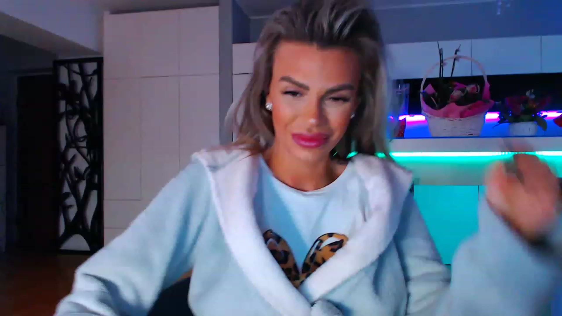 Gallery image thumbnail from D_y_y's myfreecams stream on, 03/04/2023, 05:35 image 18 of 20