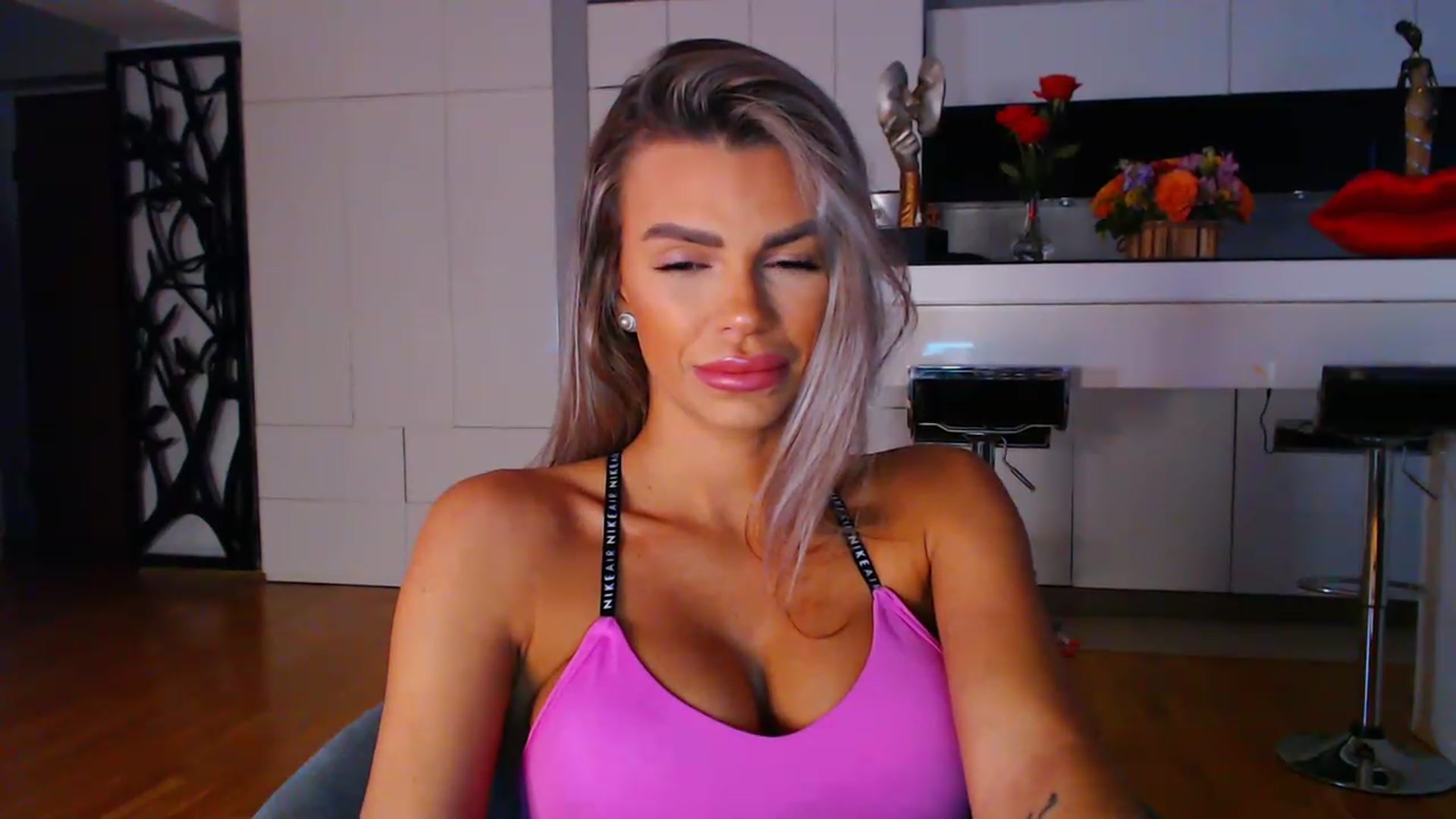 Gallery image thumbnail from D_y_y's myfreecams stream on, 03/09/2023, 05:34 image 12 of 20