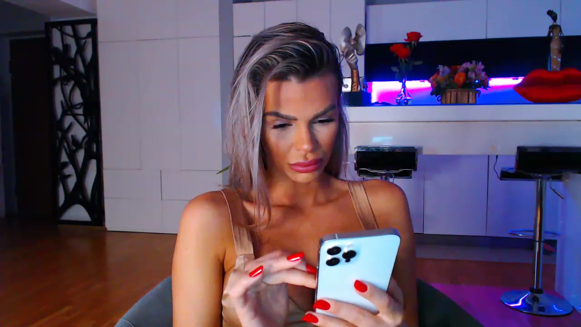 Gallery image thumbnail from D_y_y's myfreecams stream on, 03/12/2023, 05:16 image 17 of 20