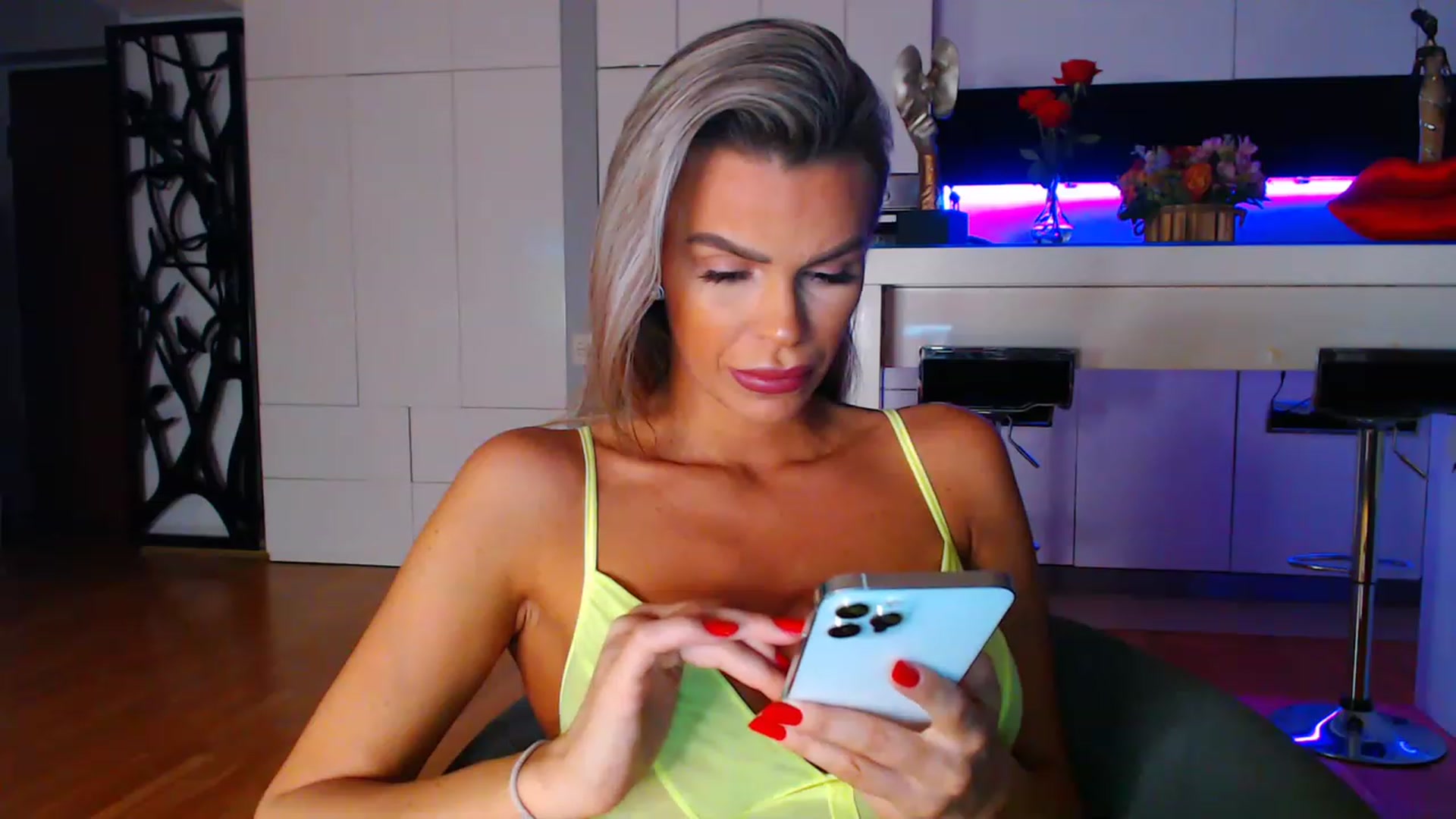 Gallery image thumbnail from D_y_y's myfreecams stream on, 03/12/2023, 19:44 image 2 of 20