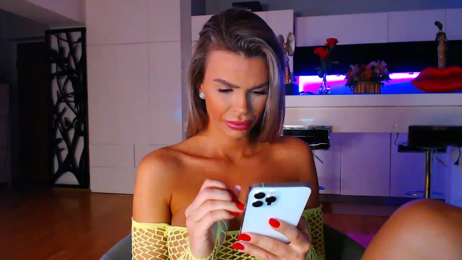 Gallery image thumbnail from D_y_y's myfreecams stream on, 03/14/2023, 04:04 image 15 of 20