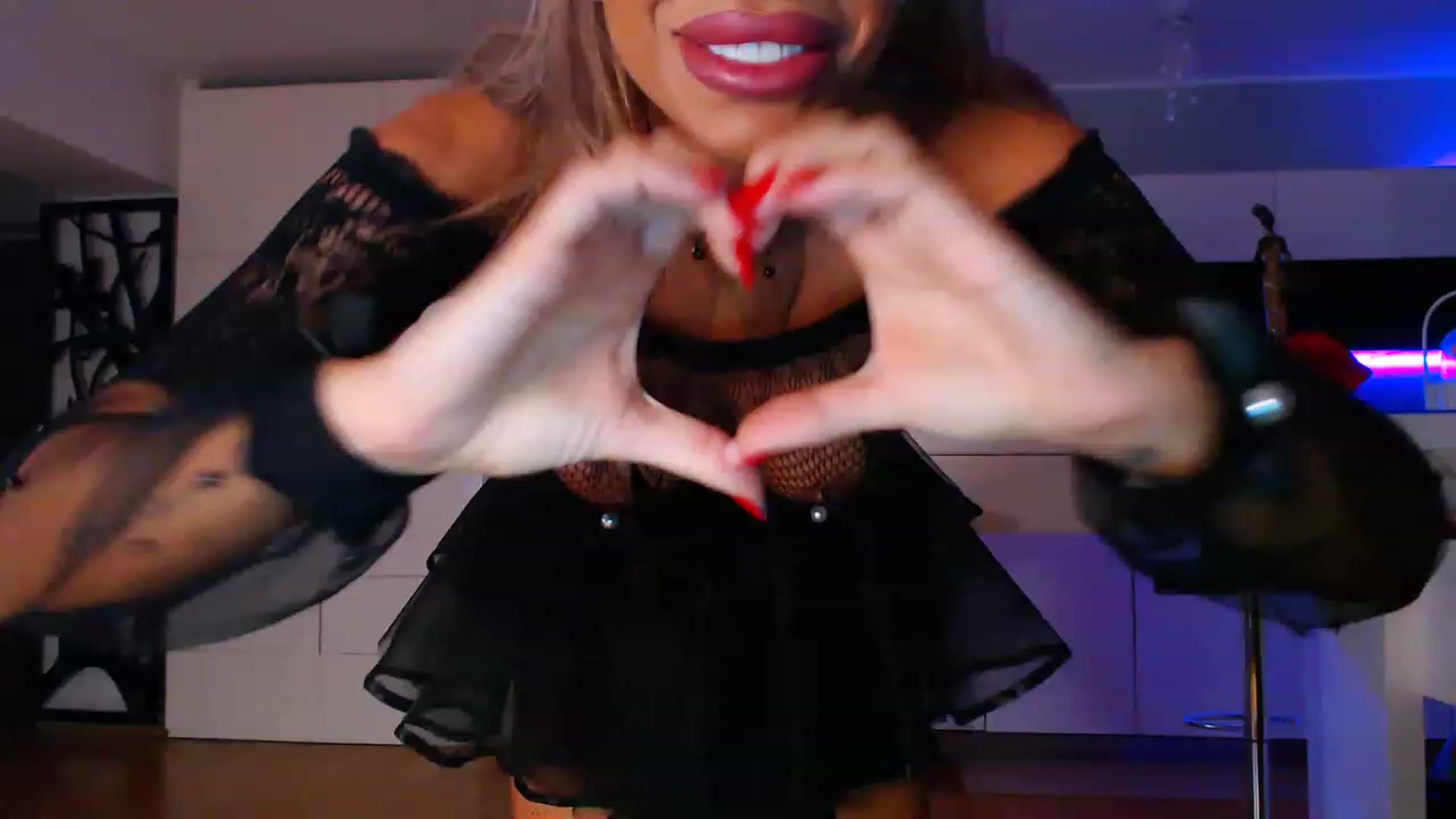 Gallery image thumbnail from D_y_y's myfreecams stream on, 03/16/2023, 02:46 image 18 of 20