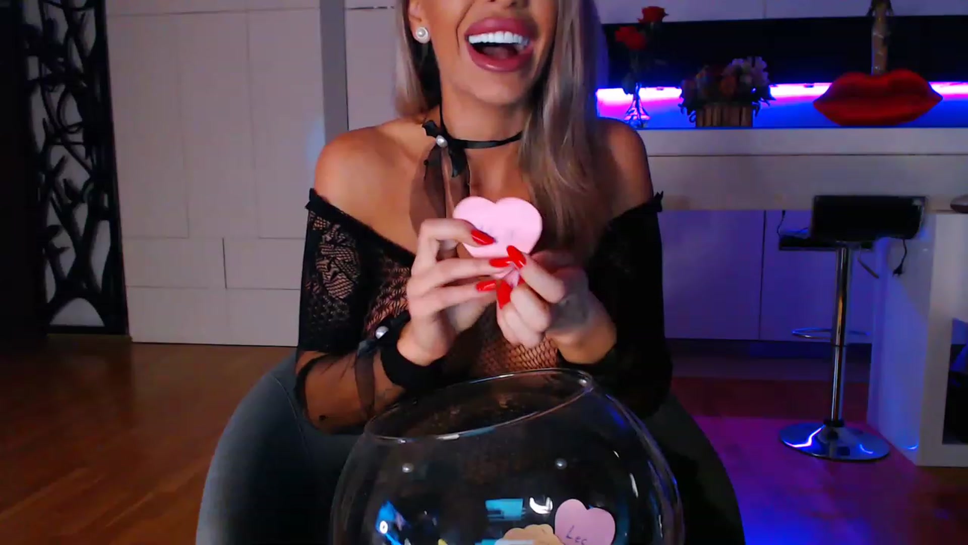 Gallery image thumbnail from D_y_y's myfreecams stream on, 03/16/2023, 02:46 image 2 of 20