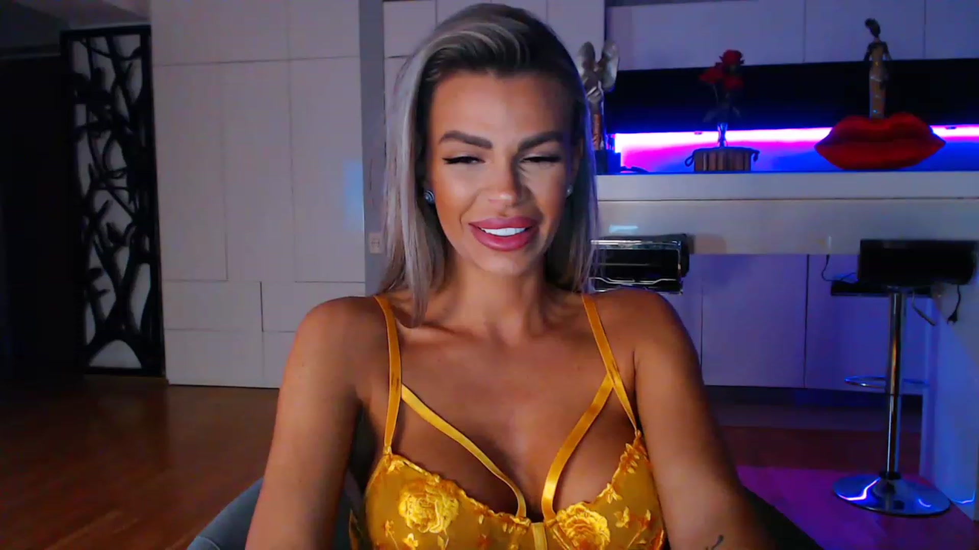 Gallery image thumbnail from D_y_y's myfreecams stream on, 03/20/2023, 04:22 image 11 of 20