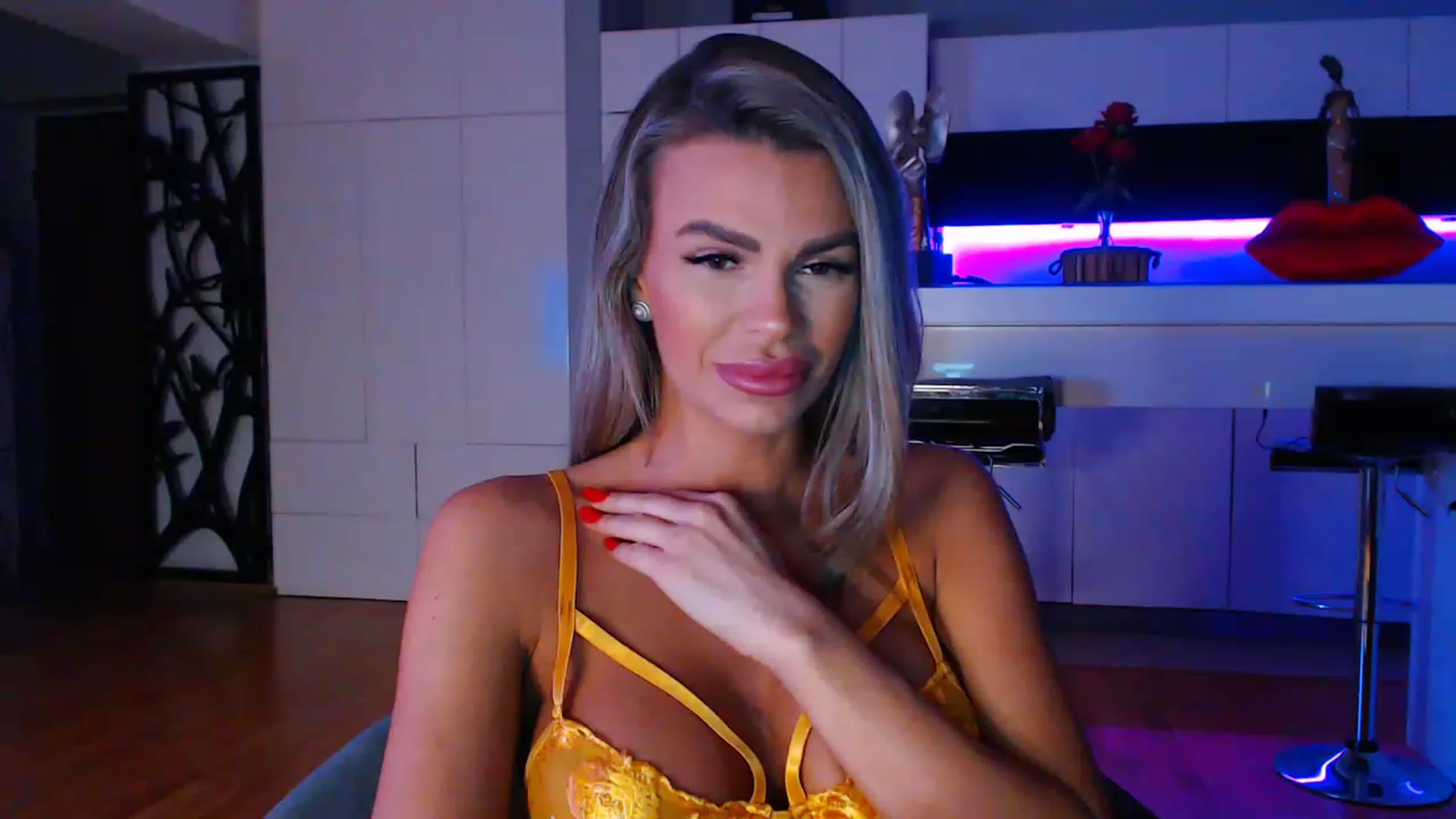 Gallery image thumbnail from D_y_y's myfreecams stream on, 03/20/2023, 04:22 image 8 of 20