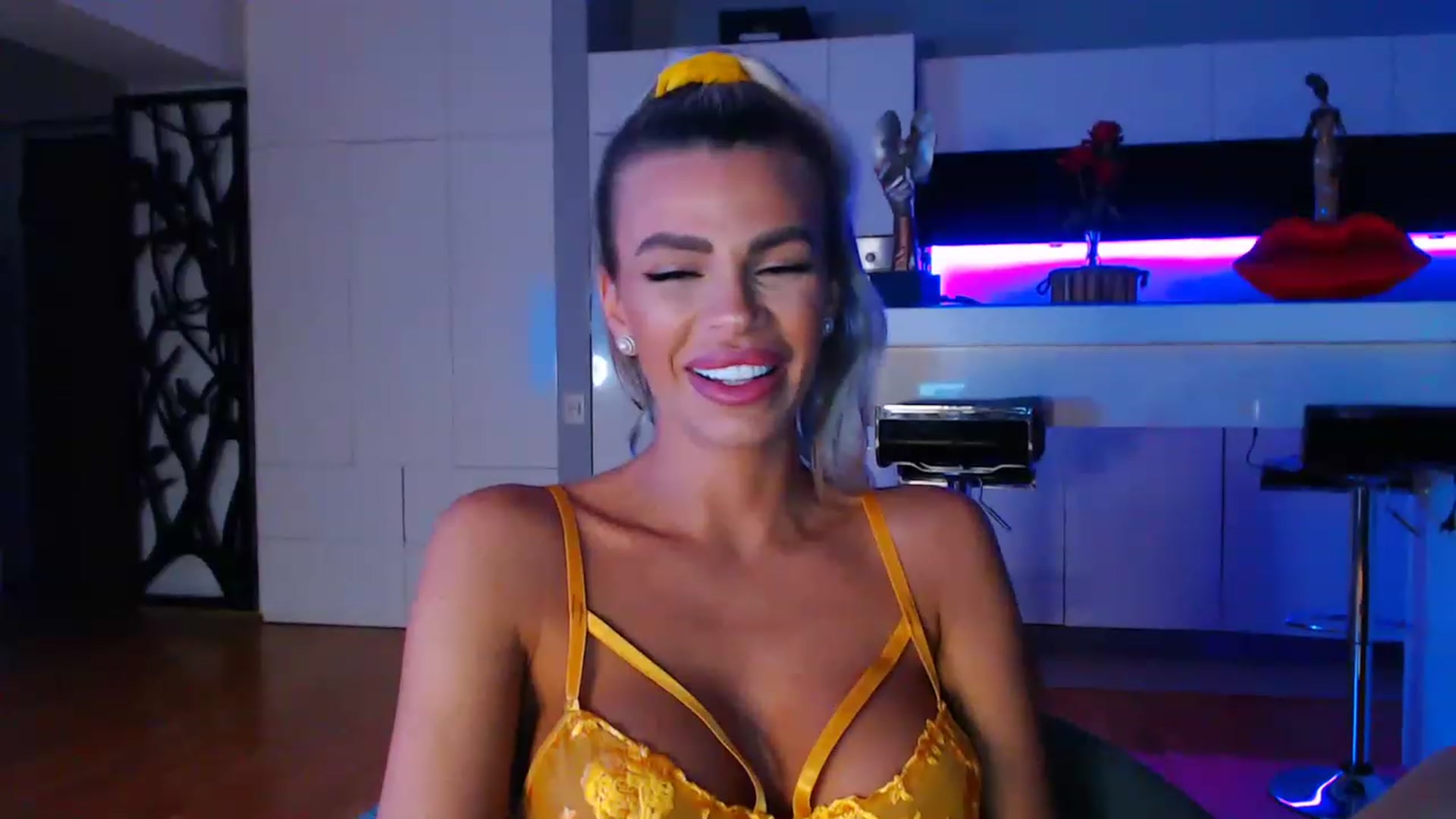 Gallery image thumbnail from D_y_y's myfreecams stream on, 03/20/2023, 04:22 image 17 of 20
