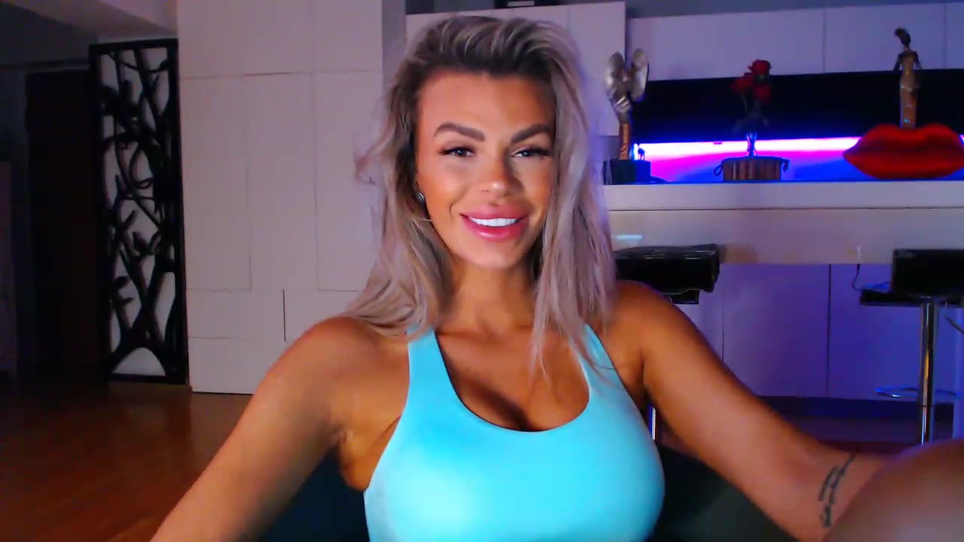 Gallery image thumbnail from D_y_y's myfreecams stream on, 03/22/2023, 04:53 image 14 of 20