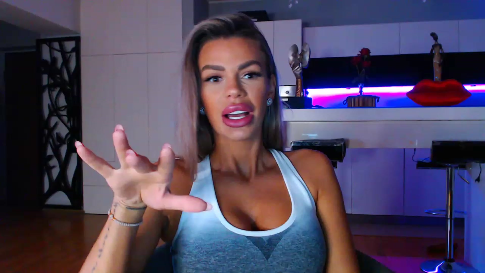 Gallery image thumbnail from D_y_y's myfreecams stream on, 03/23/2023, 04:52 image 10 of 20