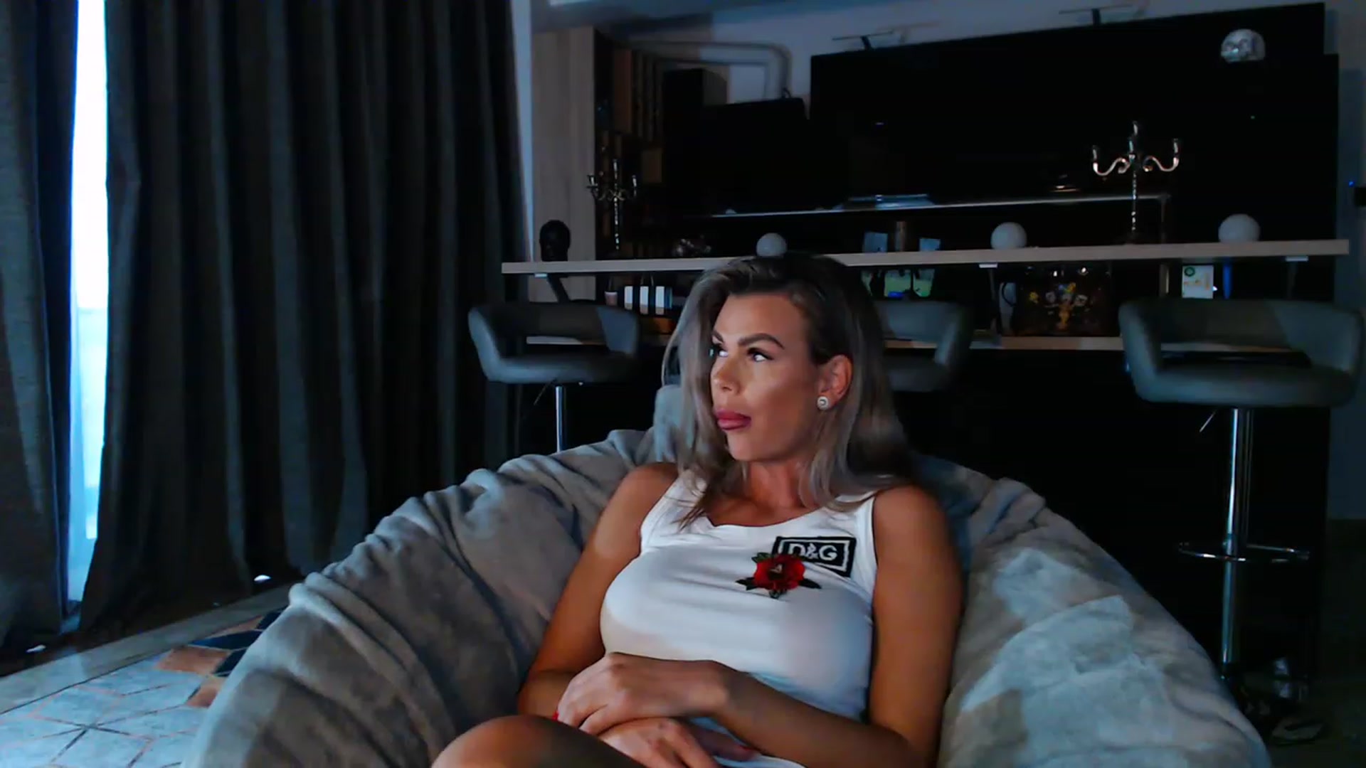 Gallery image thumbnail from D_y_y's myfreecams stream on, 03/26/2023, 04:48 image 15 of 20