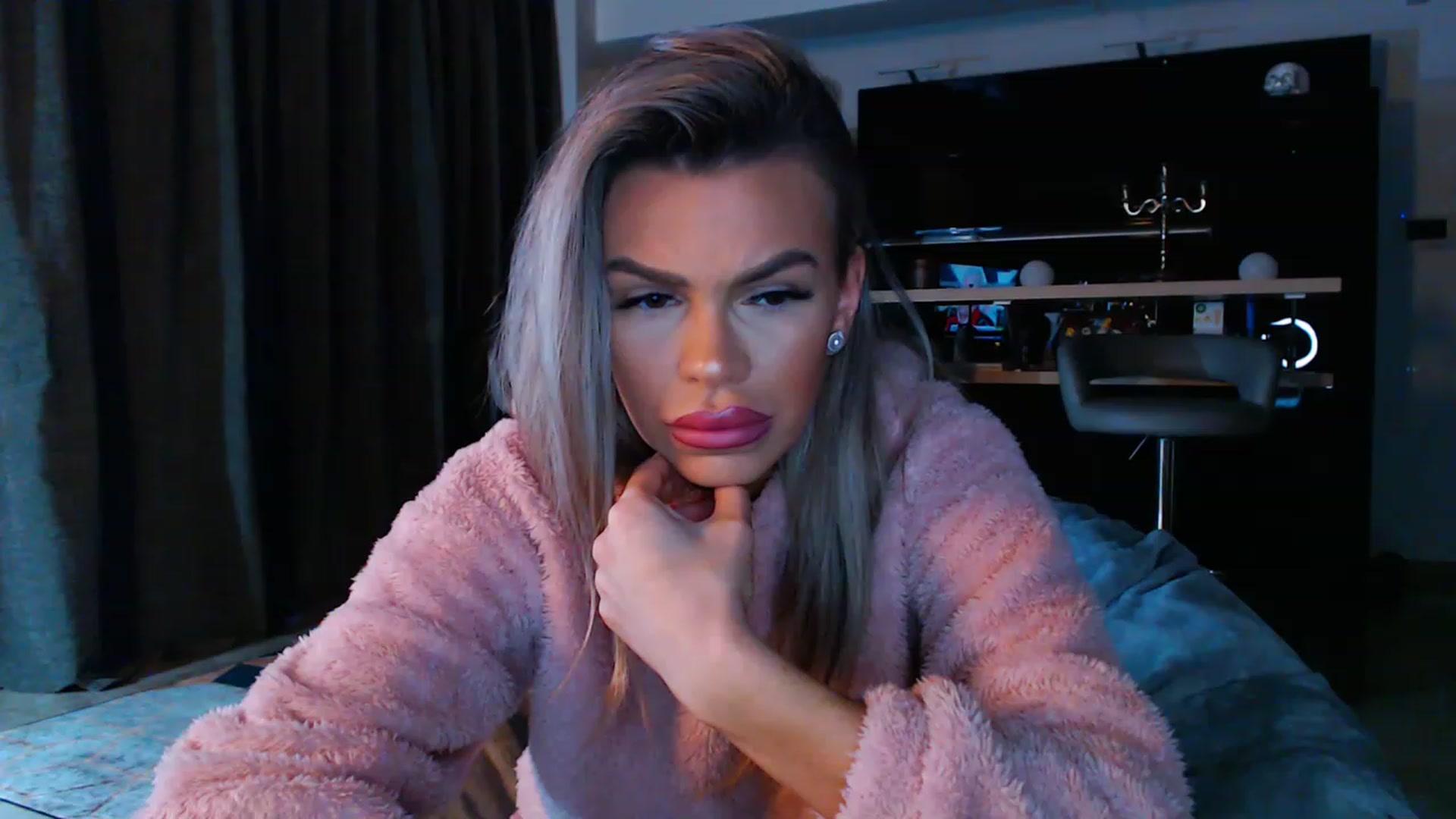 Gallery image thumbnail from D_y_y's myfreecams stream on, 03/28/2023, 04:29 image 9 of 20