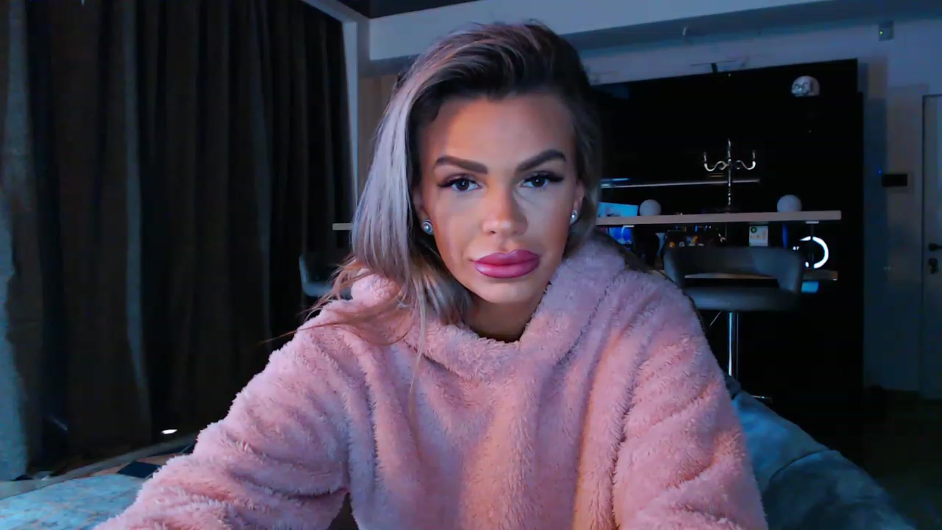 Gallery image thumbnail from D_y_y's myfreecams stream on, 03/28/2023, 04:29 image 19 of 20