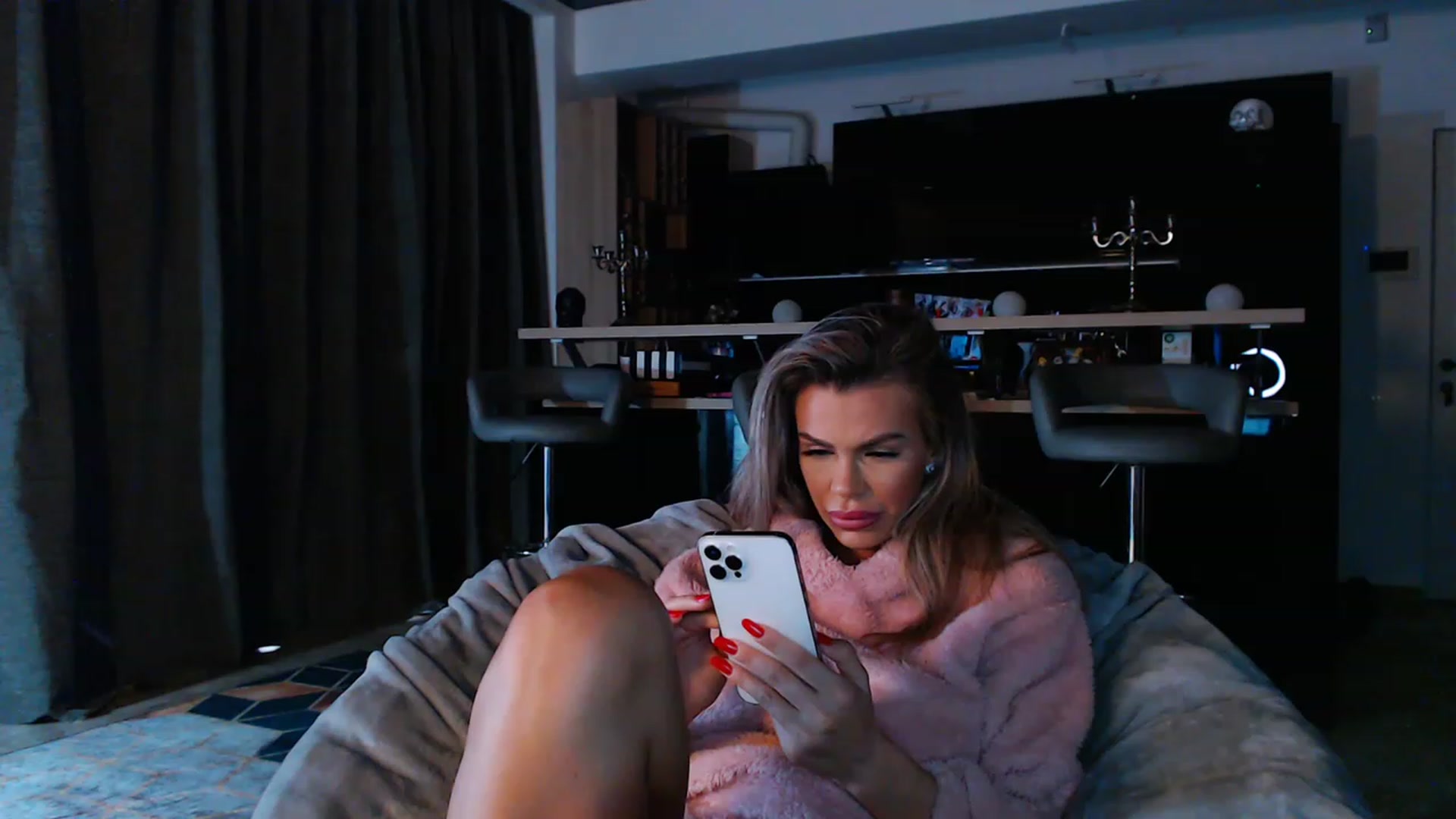 Gallery image thumbnail from D_y_y's myfreecams stream on, 03/28/2023, 04:29 image 17 of 20