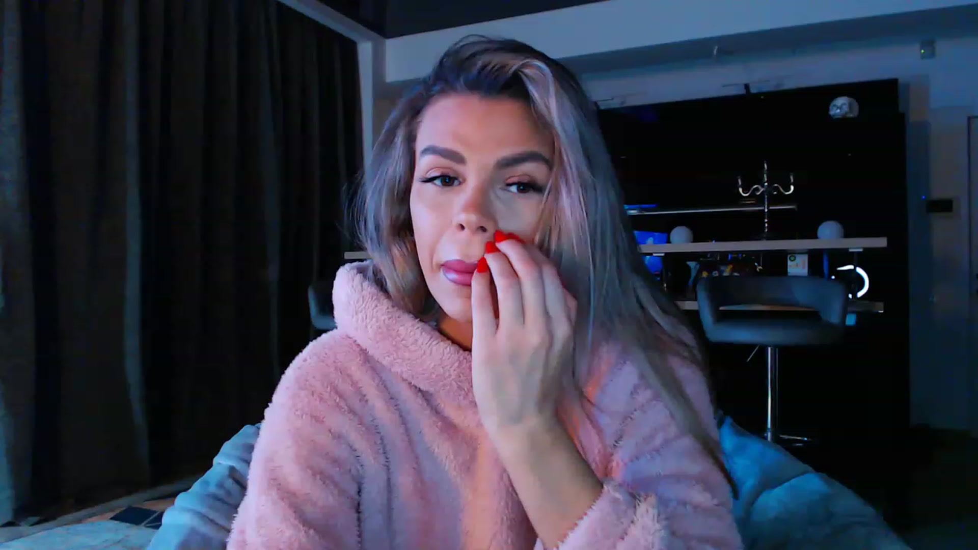 Gallery image thumbnail from D_y_y's myfreecams stream on, 03/28/2023, 04:29 image 2 of 20