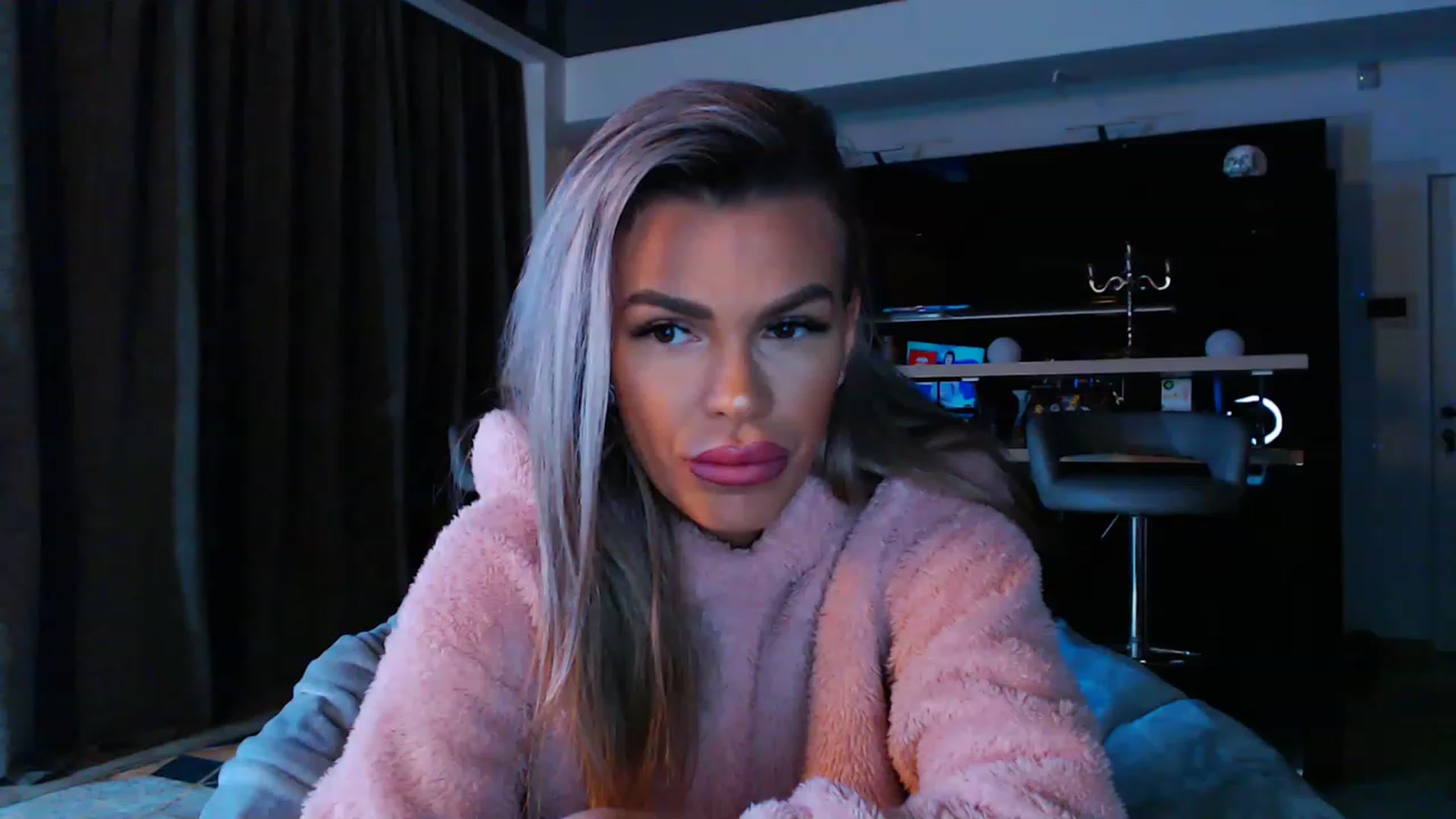 Gallery image thumbnail from D_y_y's myfreecams stream on, 03/28/2023, 04:29 image 5 of 20
