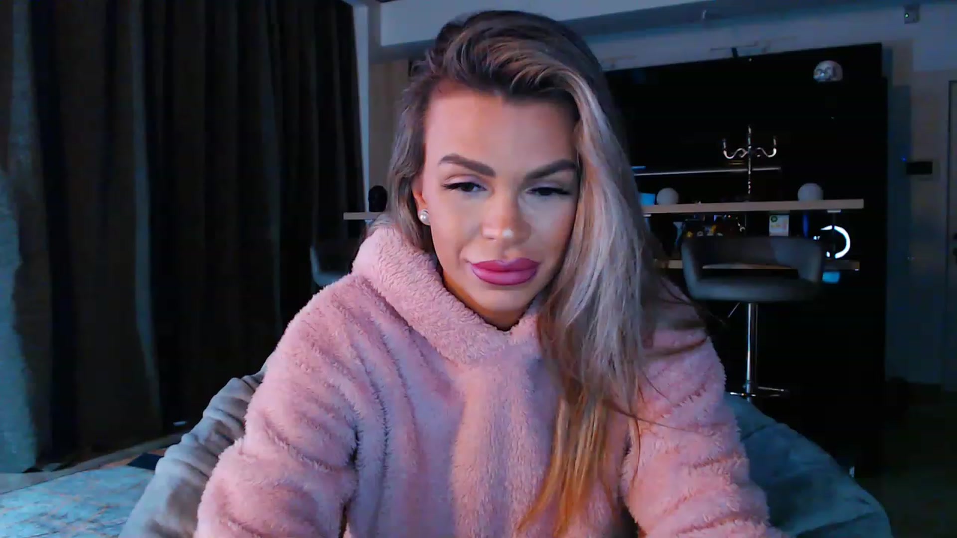 Gallery image thumbnail from D_y_y's myfreecams stream on, 03/28/2023, 04:29 image 12 of 20