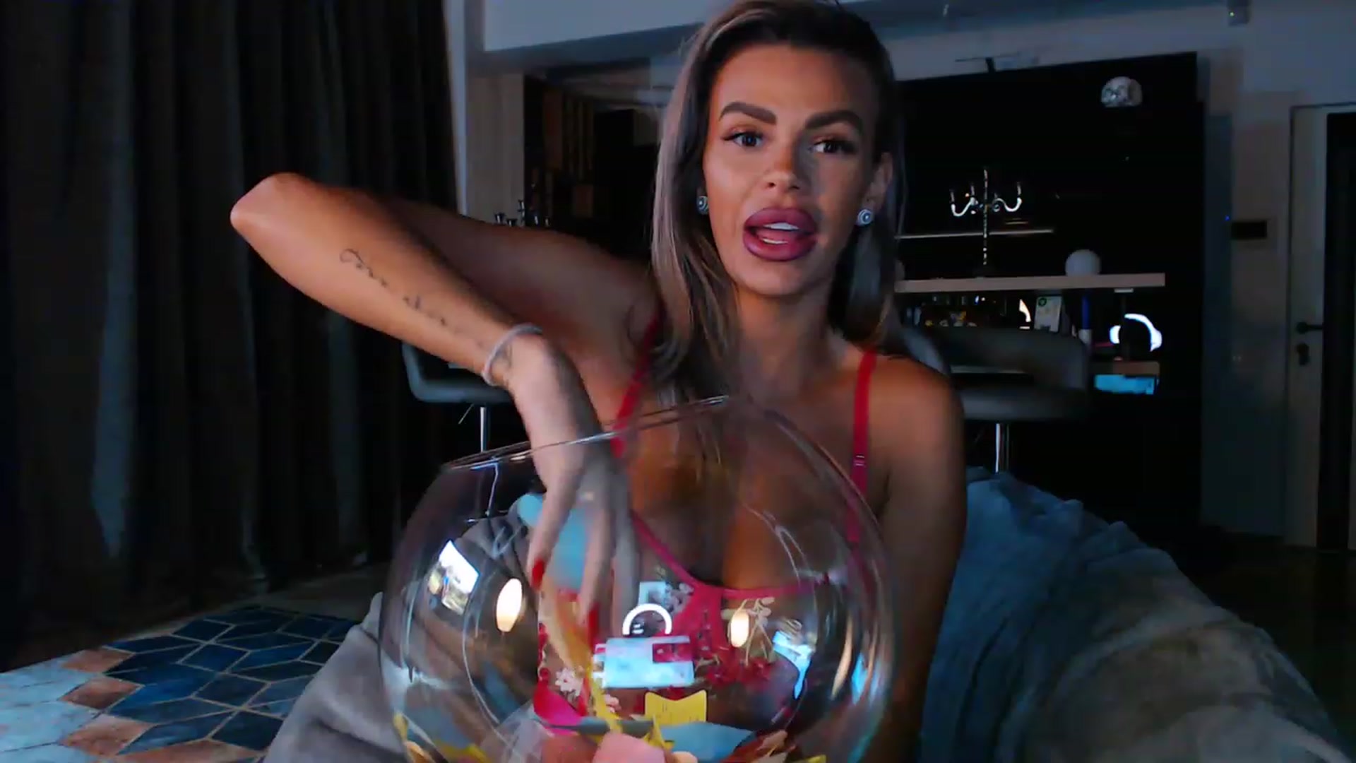 Gallery image thumbnail from D_y_y's myfreecams stream on, 03/31/2023, 04:50 image 10 of 20