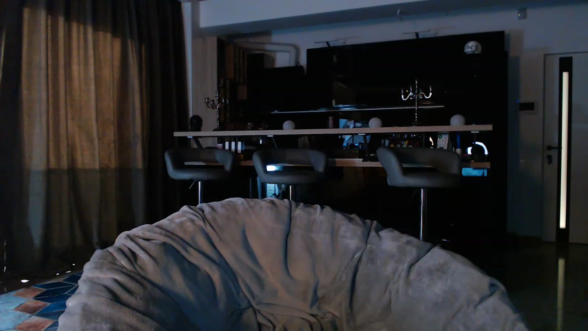 Gallery image thumbnail from D_y_y's myfreecams stream on, 03/31/2023, 04:50 image 17 of 20
