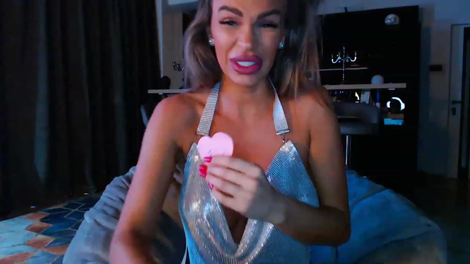 Gallery image thumbnail from D_y_y's myfreecams stream on, 03/31/2023, 04:50 image 12 of 20