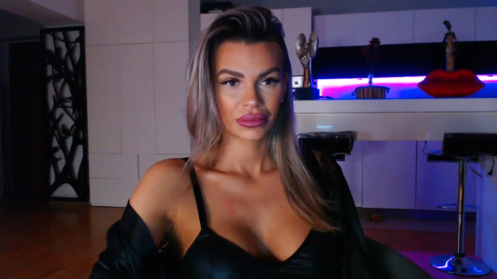 Gallery image thumbnail from D_y_y's myfreecams stream on, 04/01/2023, 04:46 image 3 of 20