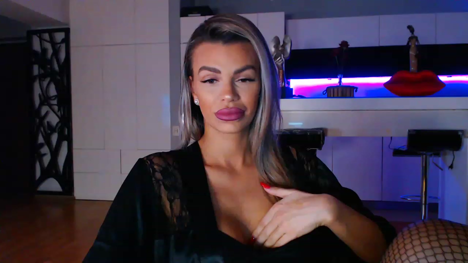 Gallery image thumbnail from D_y_y's myfreecams stream on, 04/01/2023, 04:46 image 1 of 20
