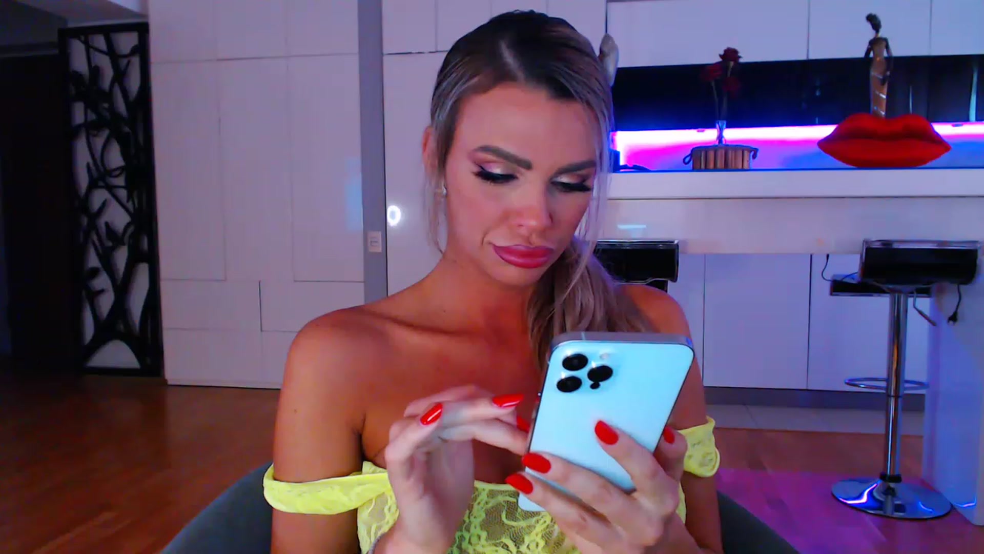 Gallery image thumbnail from D_y_y's myfreecams stream on, 04/02/2023, 05:21 image 15 of 20