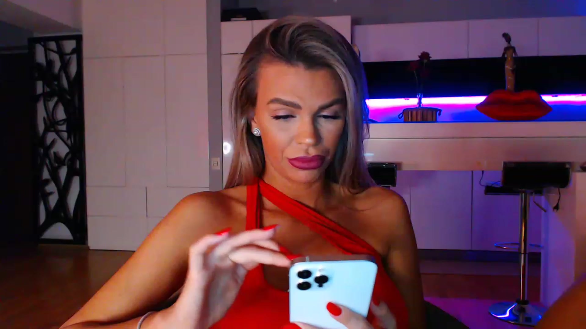 Gallery image thumbnail from D_y_y's myfreecams stream on, 04/03/2023, 02:08 image 10 of 20