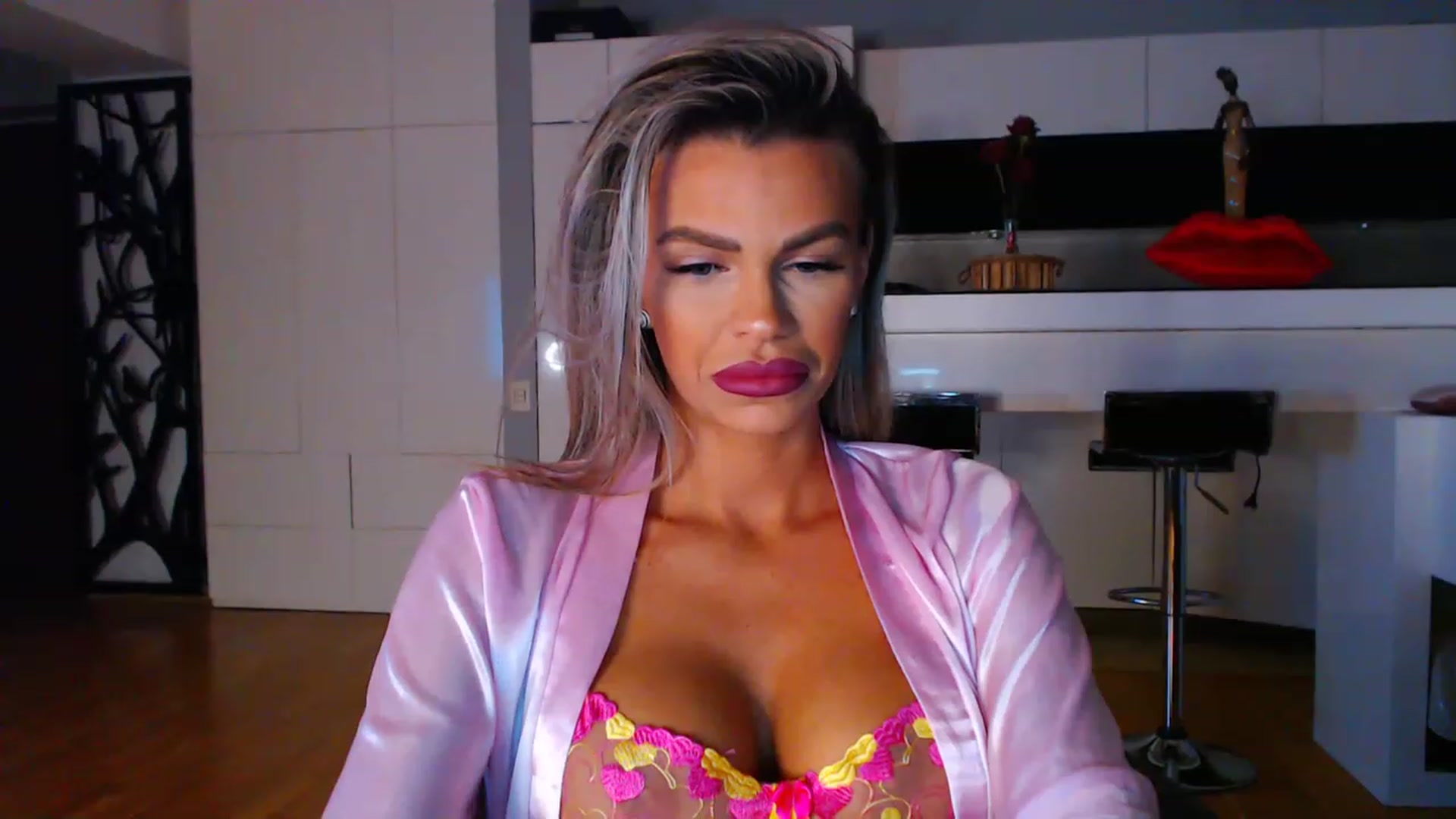 Gallery image thumbnail from D_y_y's myfreecams stream on, 04/04/2023, 04:08 image 5 of 20