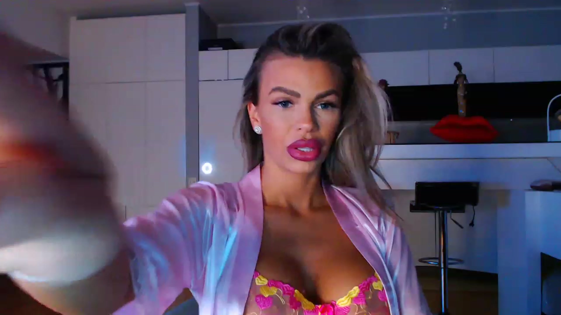 Gallery image thumbnail from D_y_y's myfreecams stream on, 04/04/2023, 04:08 image 9 of 20
